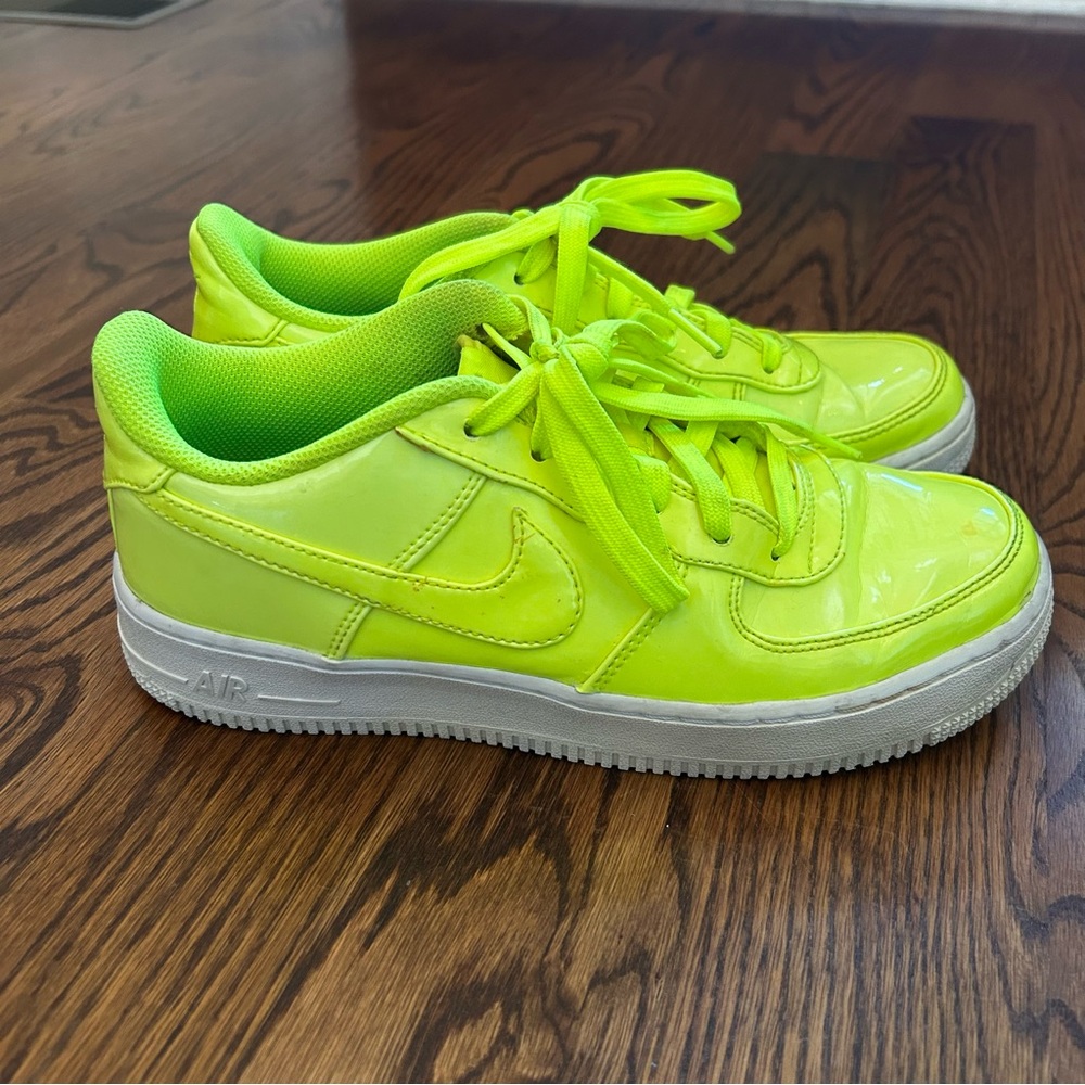 Nike Air Force 1 LV8 UV Reactive Volt, unisex A02286-700, US size Y7 (8.5W)